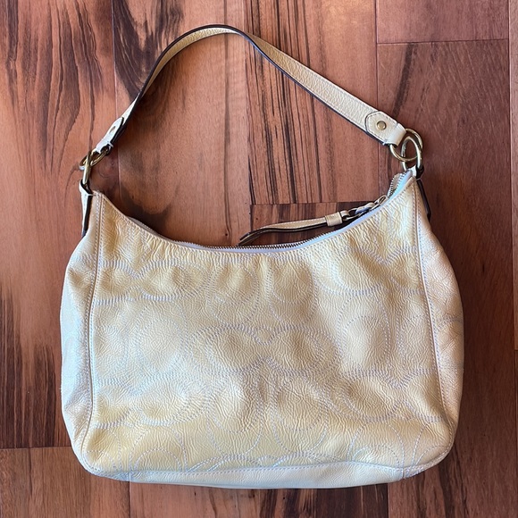 Coach Signature Stitched Yellow Cream Patent Leather Hobo Shoulder Bag F19282 - Picture 3 of 12